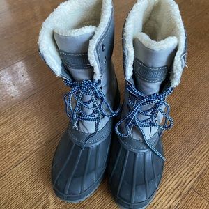 Khombu Womens’ snow boots (like new)